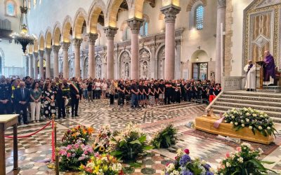 Crollo a Messina, Cattedrale gremita per l’ultimo saluto ad Alessandra Frazzica: oggi lutto cittadino