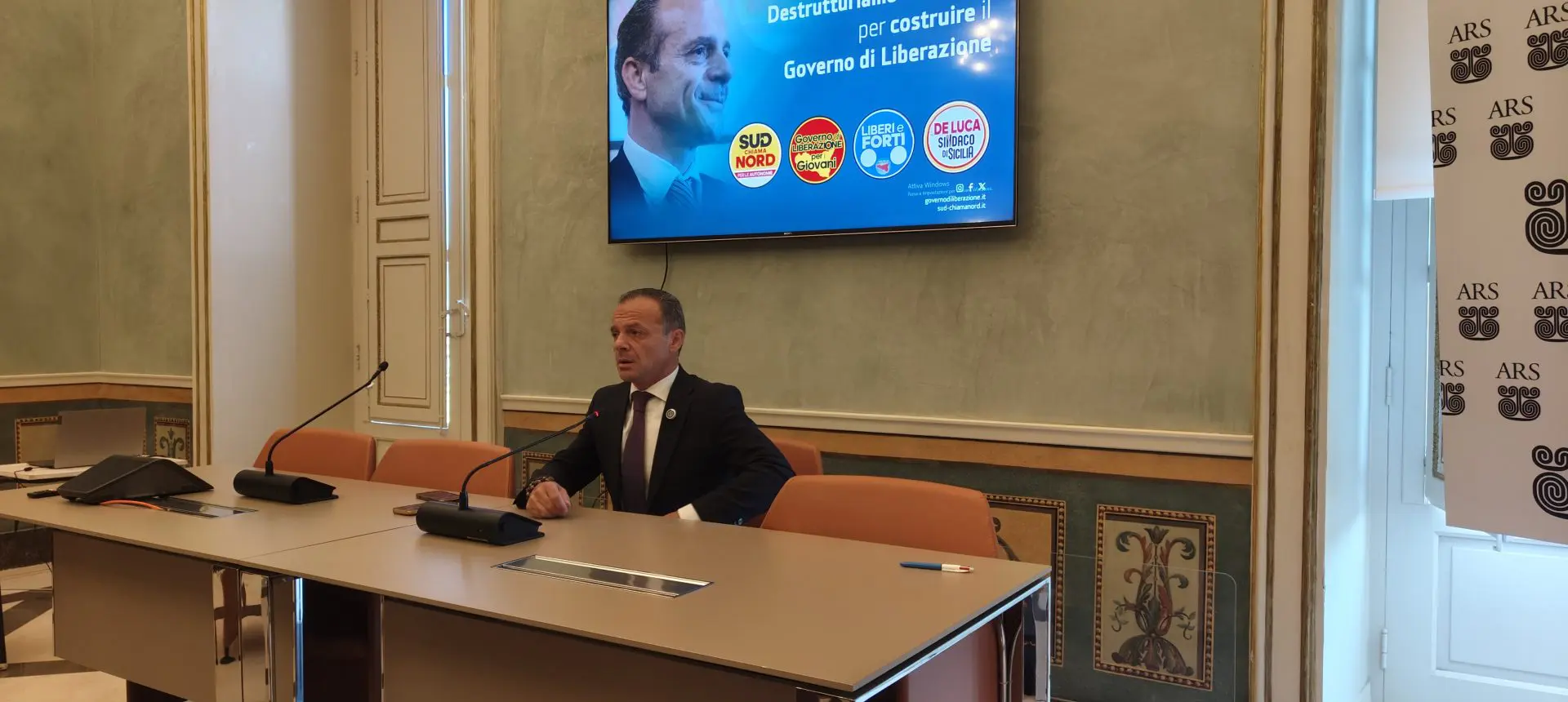 De Luca “Siamo noi i costruttori di un nuovo campo, a ottobre un nuovo gruppo parlamentare all’Ars” / Video